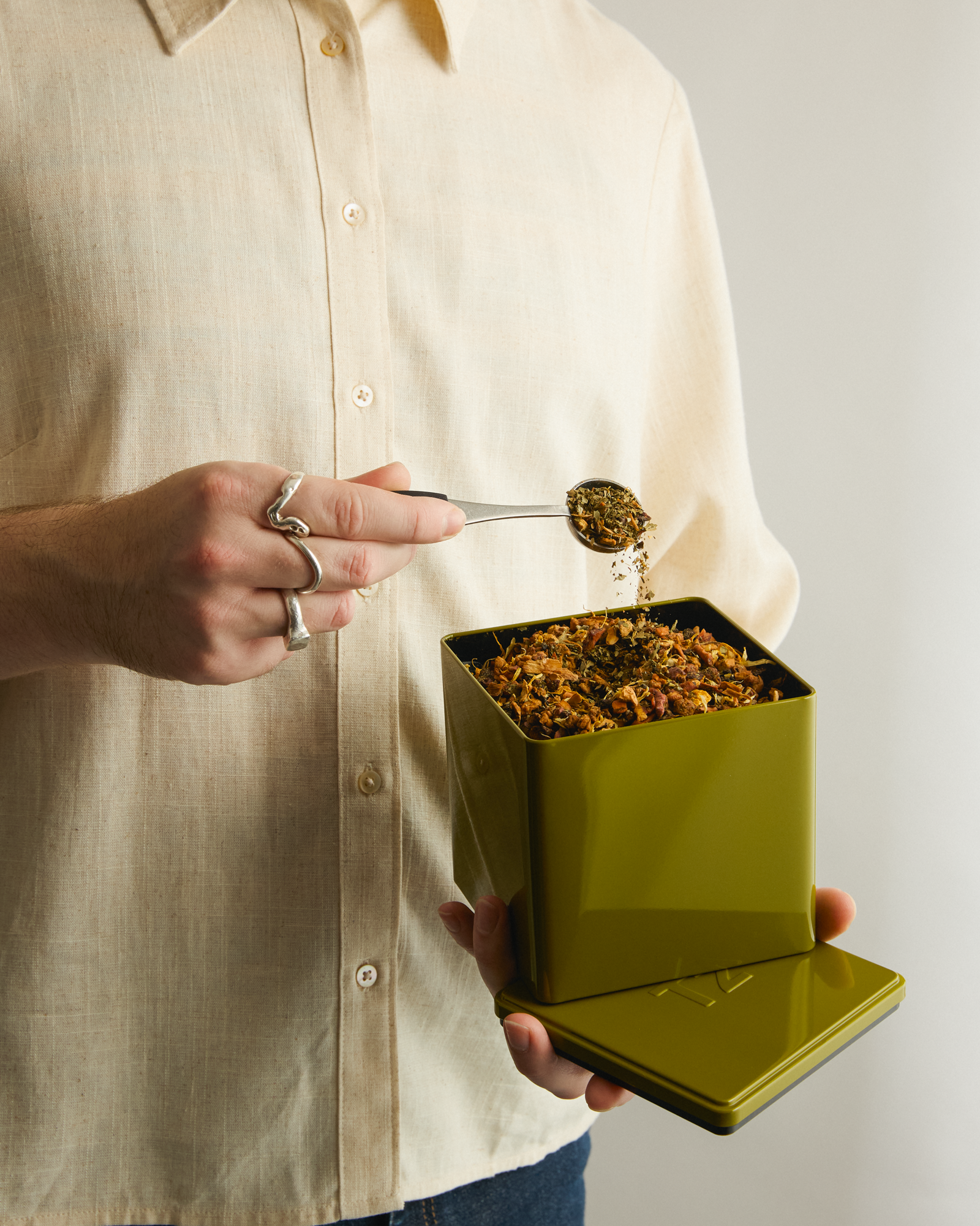 T2 One Foil Tin Olive