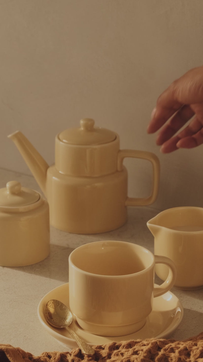 Billy Cup & Saucer Biscuit